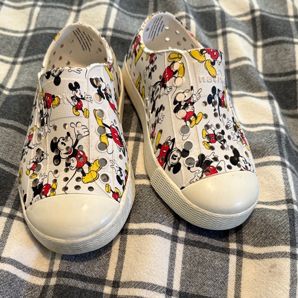 Native Kids Mickey Mouse Slip-On Sneakers - White and Red